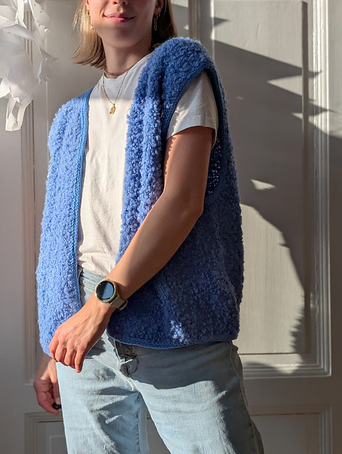 Strickpaket Fluffy Fleece Vest von Knit mit Jo aus dem Originalgarn von Gepard