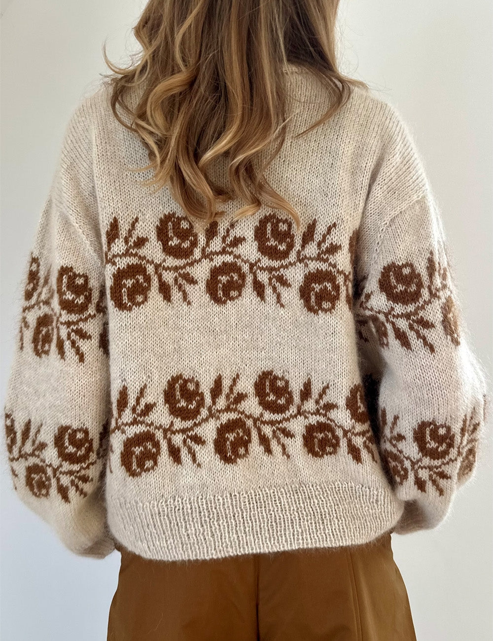 Strickpaket Rosie Sweater von Lene Holme Samsøe aus Tynn Peer Gynt oder Tvinni + Silk Mohair von Sandnes