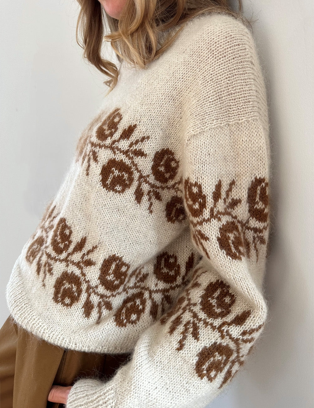 Strickpaket Rosie Sweater von Lene Holme Samsøe aus Tynn Peer Gynt oder Tvinni + Silk Mohair von Sandnes