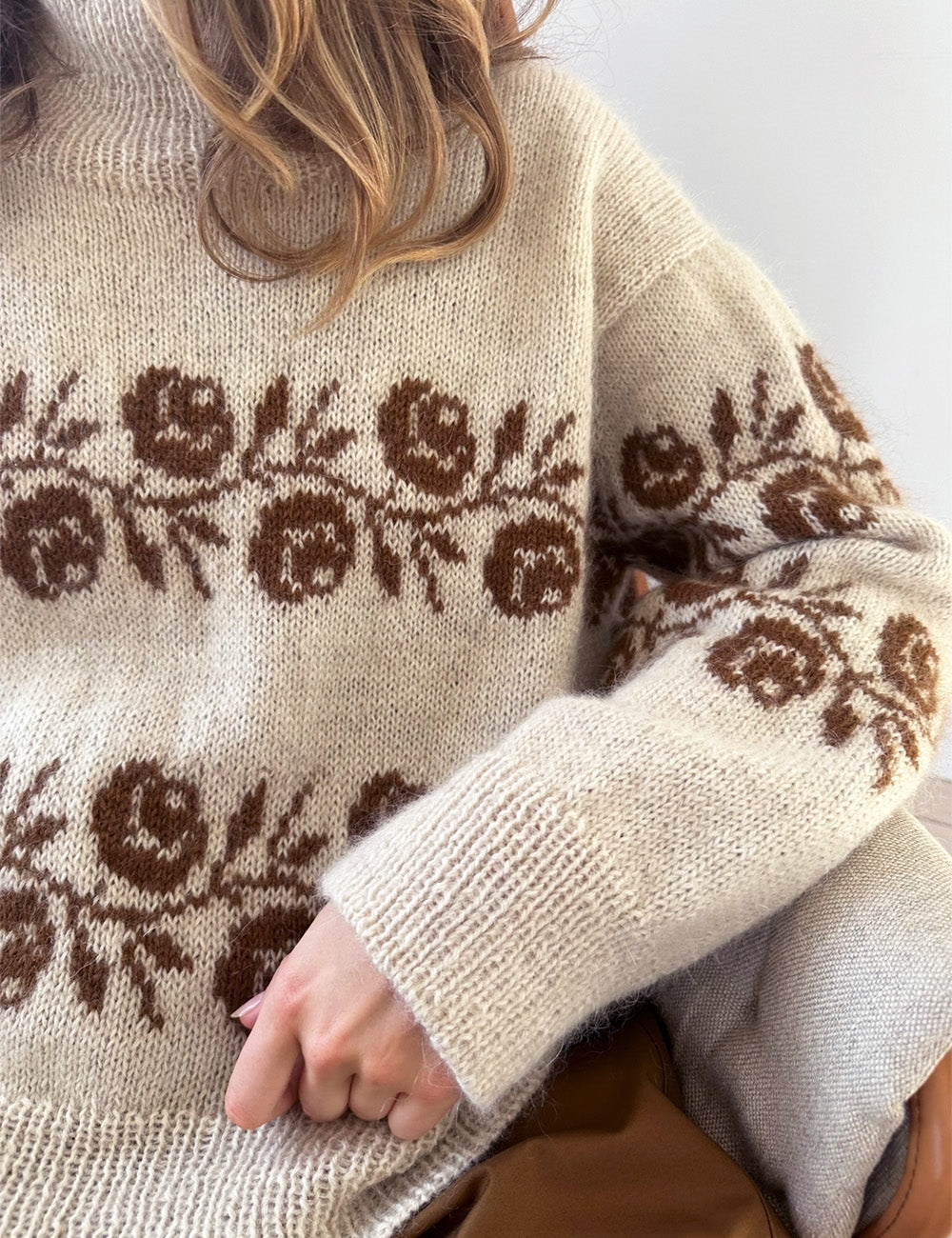 Strickpaket Rosie Sweater von Lene Holme Samsøe aus Tynn Peer Gynt oder Tvinni + Silk Mohair von Sandnes