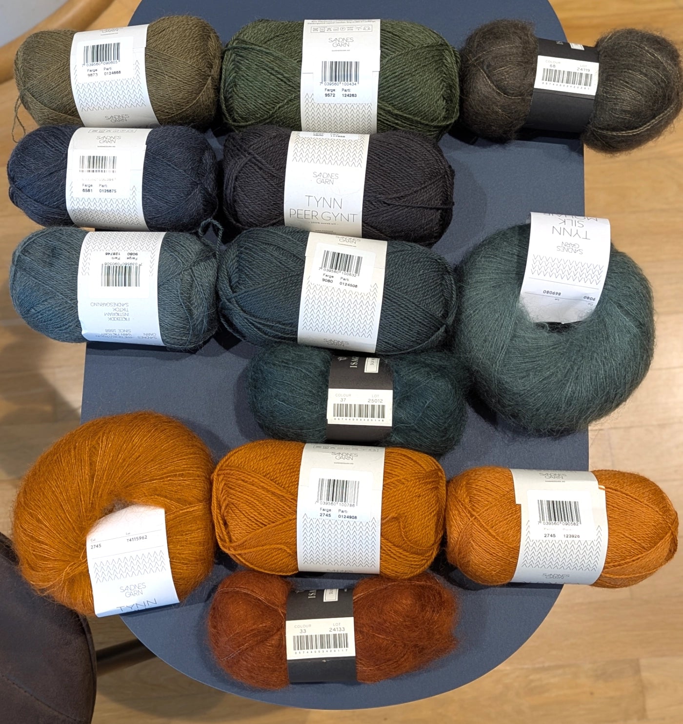 Strickpaket Rosie Sweater von Lene Holme Samsøe aus Tynn Peer Gynt oder Tvinni + Silk Mohair von Sandnes