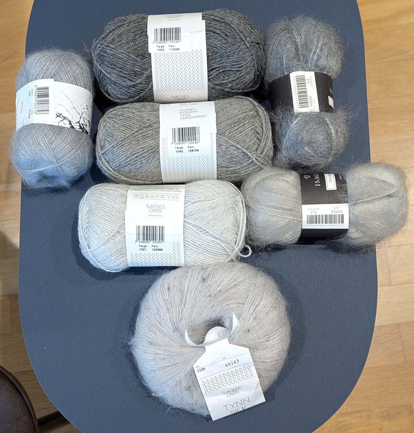Strickpaket Rosie Sweater von Lene Holme Samsøe aus Tynn Peer Gynt oder Tvinni + Silk Mohair von Sandnes