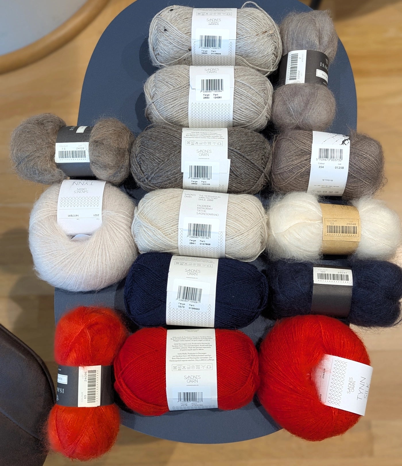 Strickpaket Rosie Sweater von Lene Holme Samsøe aus Tynn Peer Gynt oder Tvinni + Silk Mohair von Sandnes