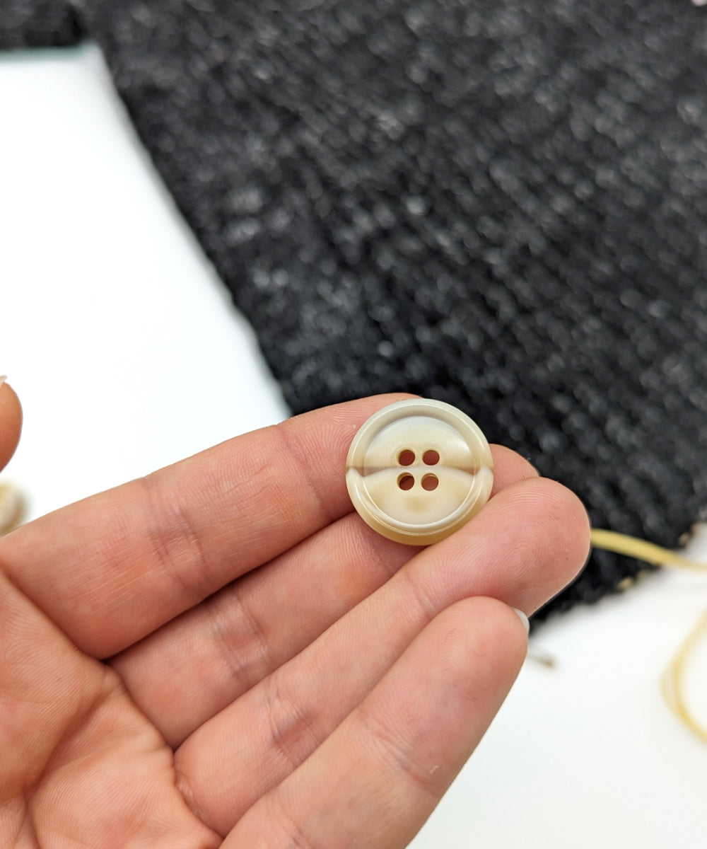 Knopf beige-hellbraun aus Galalith in Hornoptik, ⌀ 15 mm, 20 mm, 25 mm