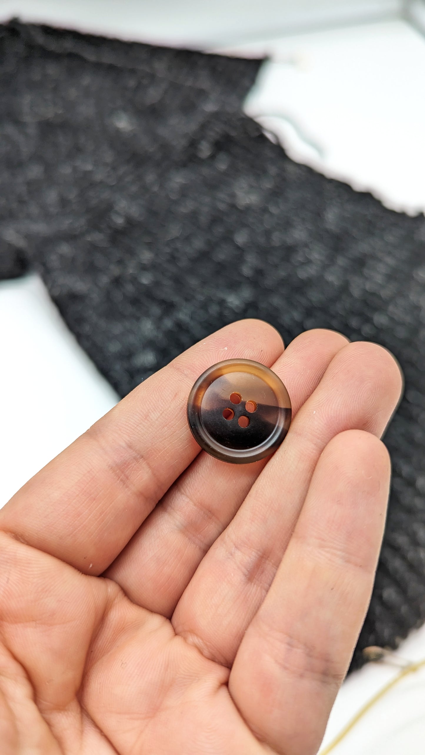Knopf honigbraun aus Galalith in Hornoptik, ⌀ 15 mm, 20 mm, 23 mm