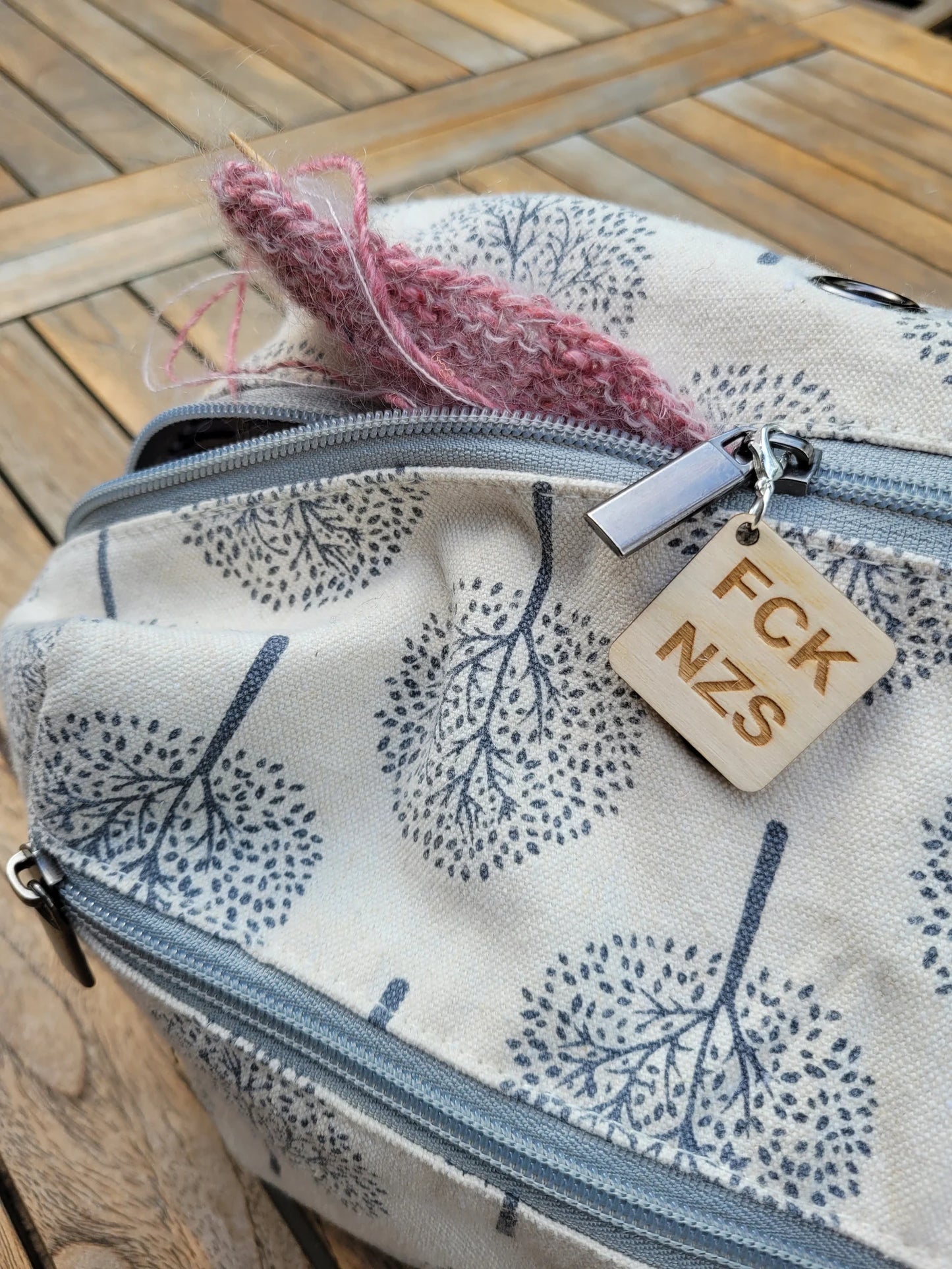 Anhänger für Stricktasche "rechts wird nur gestrickt " oder "fzk nzs"