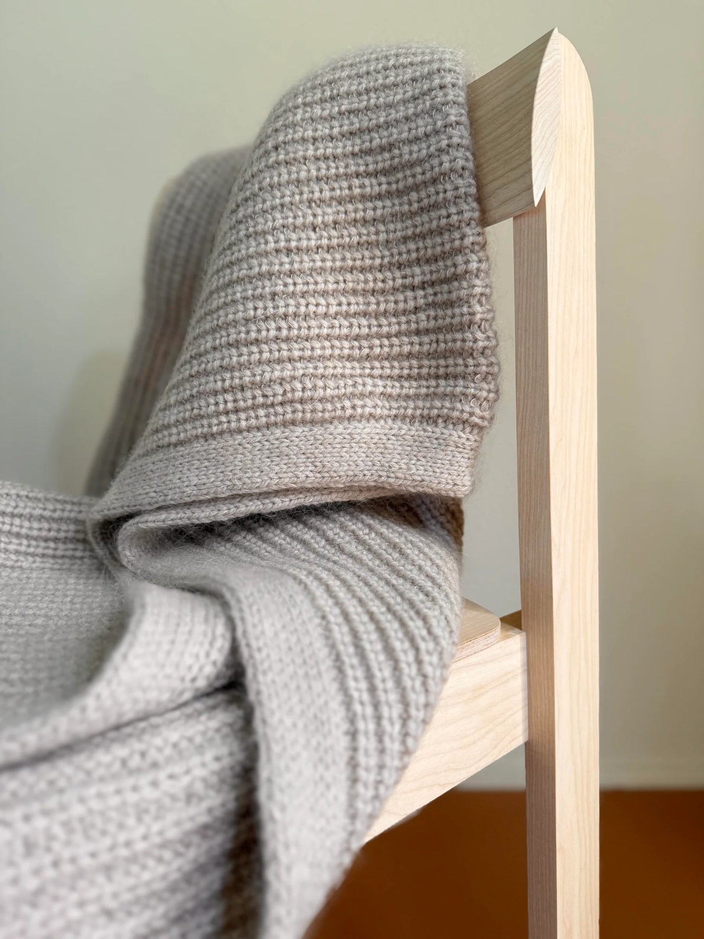 Strickpaket My Flow Poncho von Norgard Knit aus dem Originalgarn von Gepard