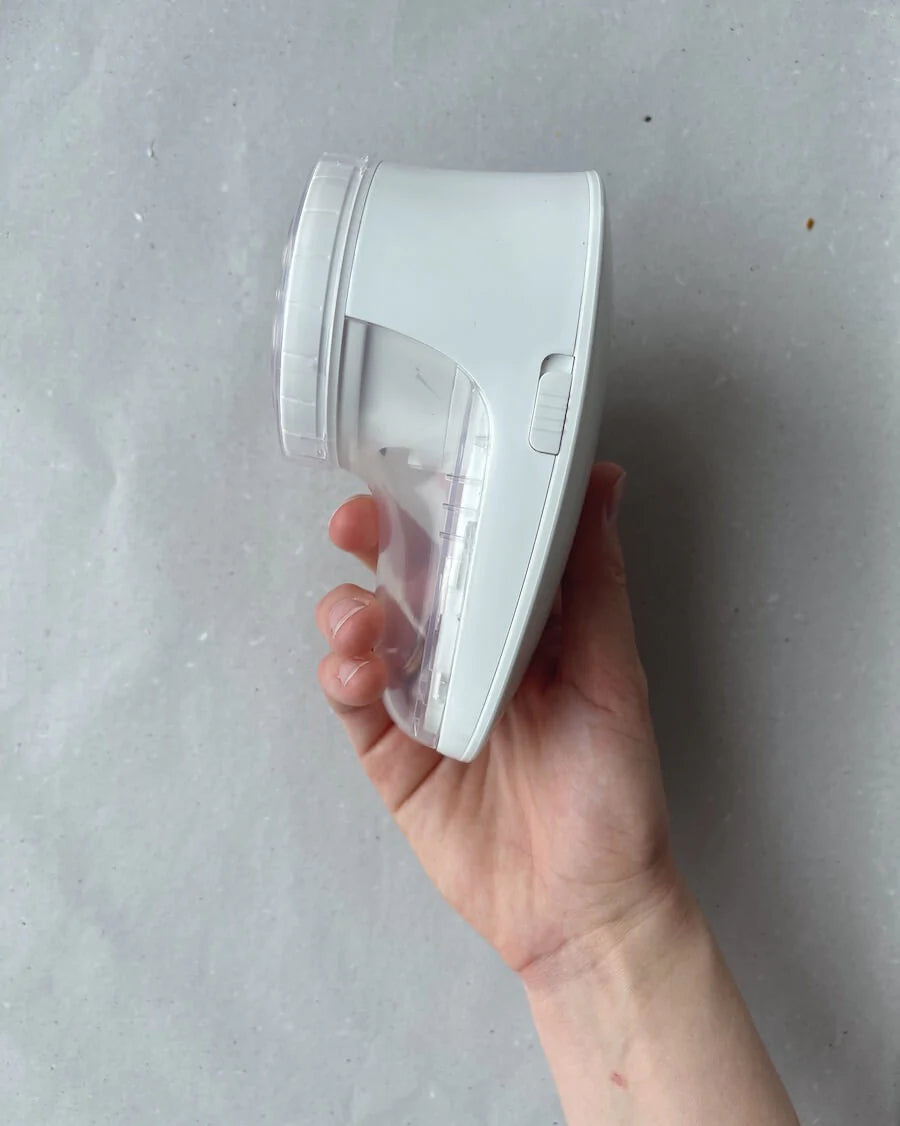"Refresh Your Knit With PetiteKnit" - Lint Remover (Fusselrasierer)