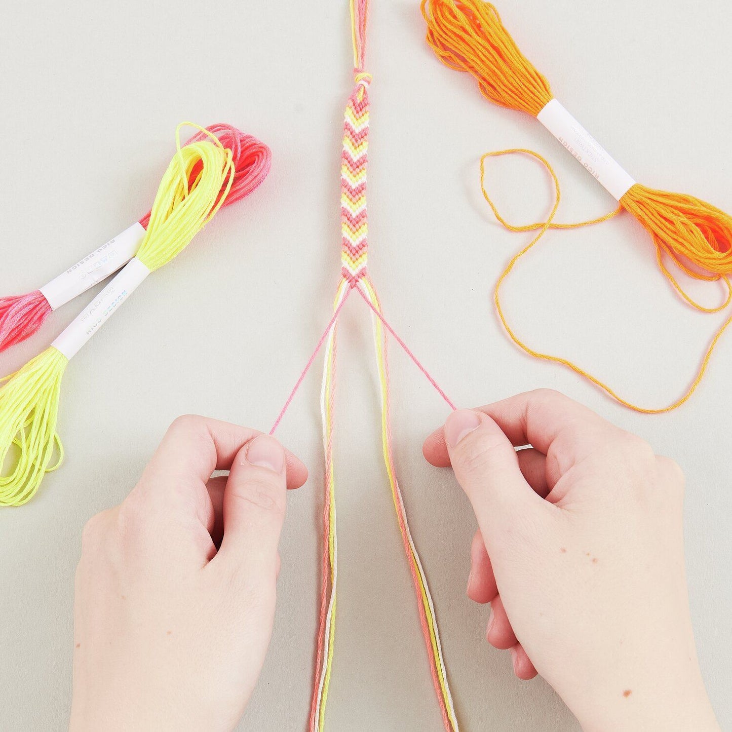 DIY Freundschaftsarmbänder Set (div. Farben)