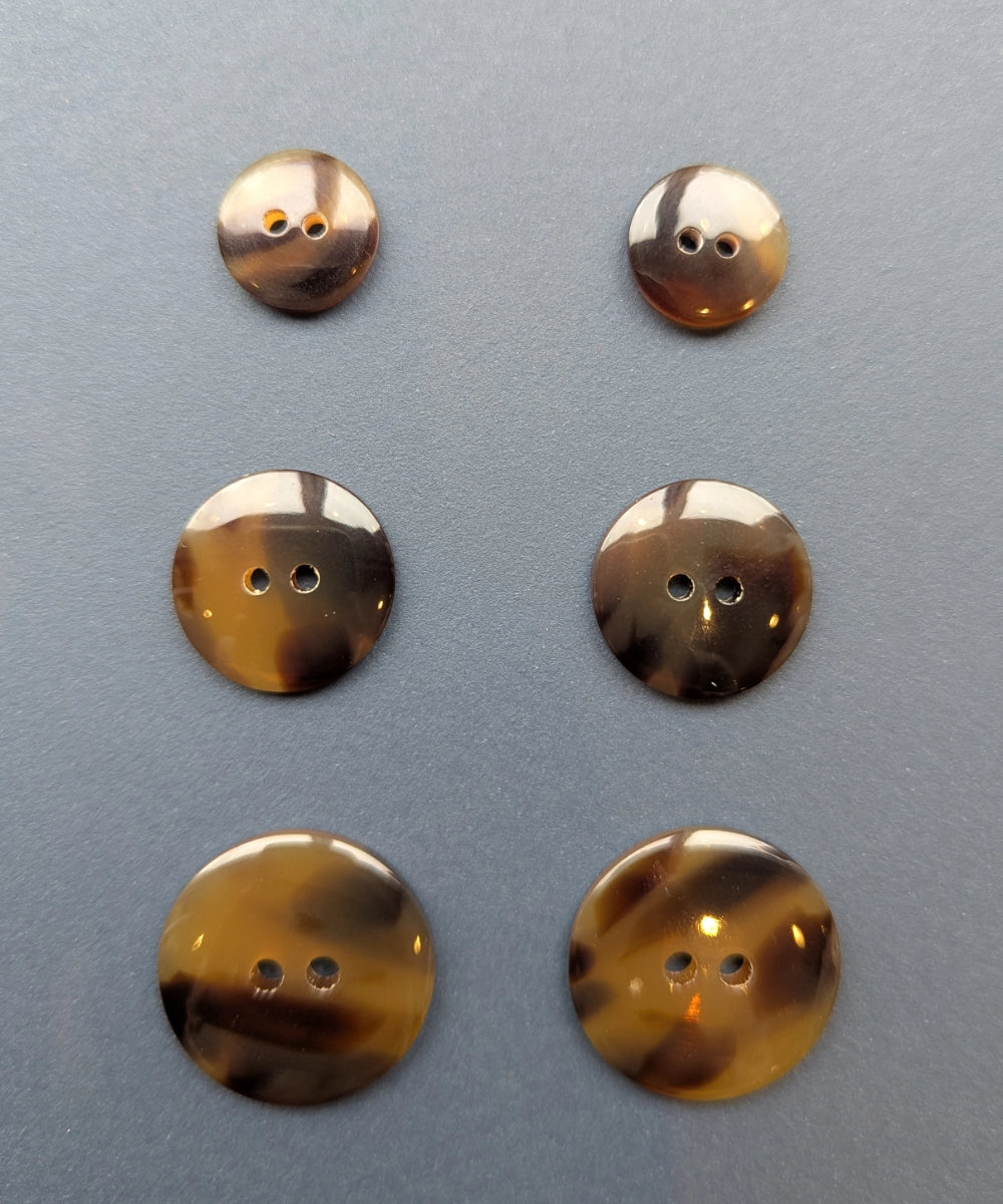 Knopf mit 2 Löchern, honigbraun aus Galalith in Hornoptik, ⌀ 15 mm, 20 mm, 25 mm