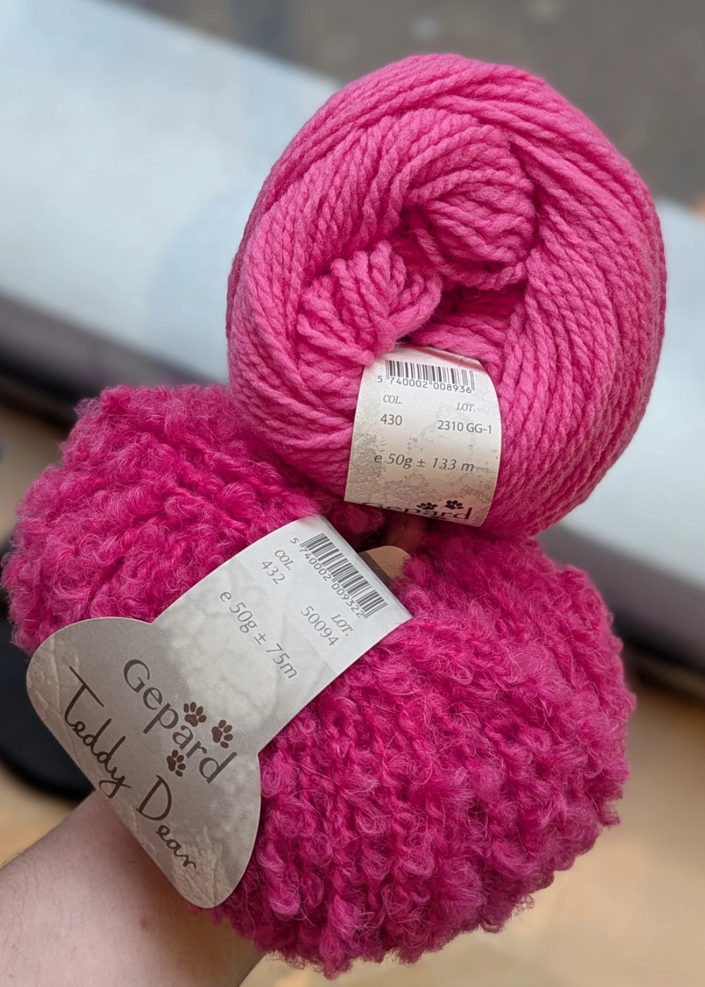 Strickpaket Fluffy Fleece Vest von Knit mit Jo aus dem Originalgarn von Gepard