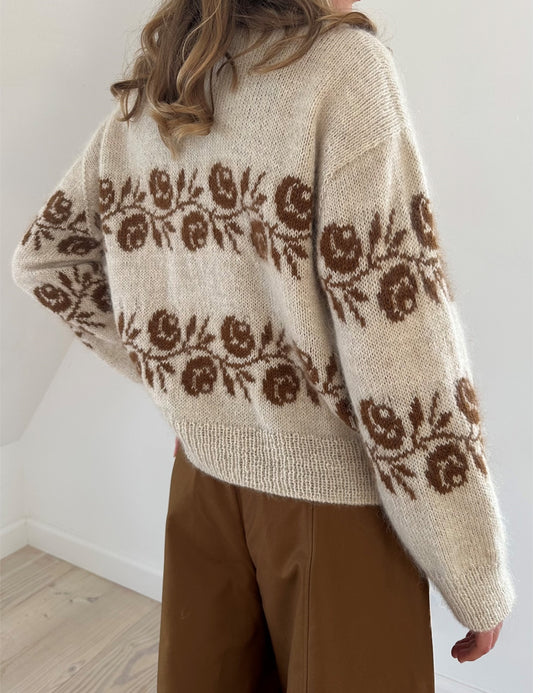 Strickpaket Rosie Sweater von Lene Holme Samsøe aus Tynn Peer Gynt oder Tvinni + Silk Mohair von Sandnes