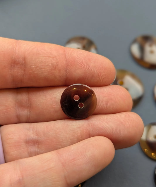 Knopf mit 2 Löchern, honigbraun aus Galalith in Hornoptik, ⌀ 15 mm, 20 mm, 25 mm