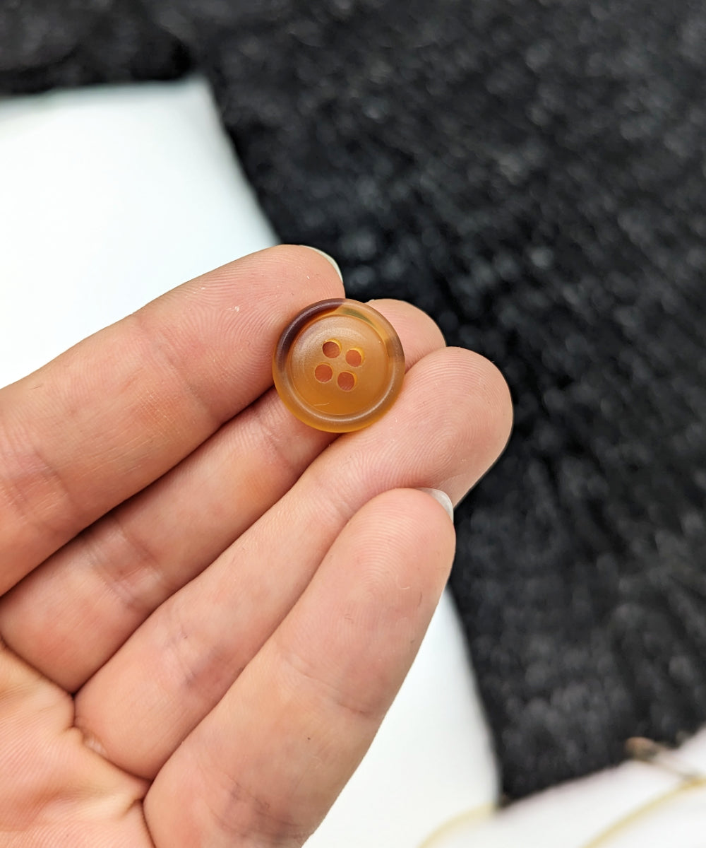 Knopf honigbraun aus Galalith in Hornoptik, ⌀ 15 mm, 20 mm, 23 mm