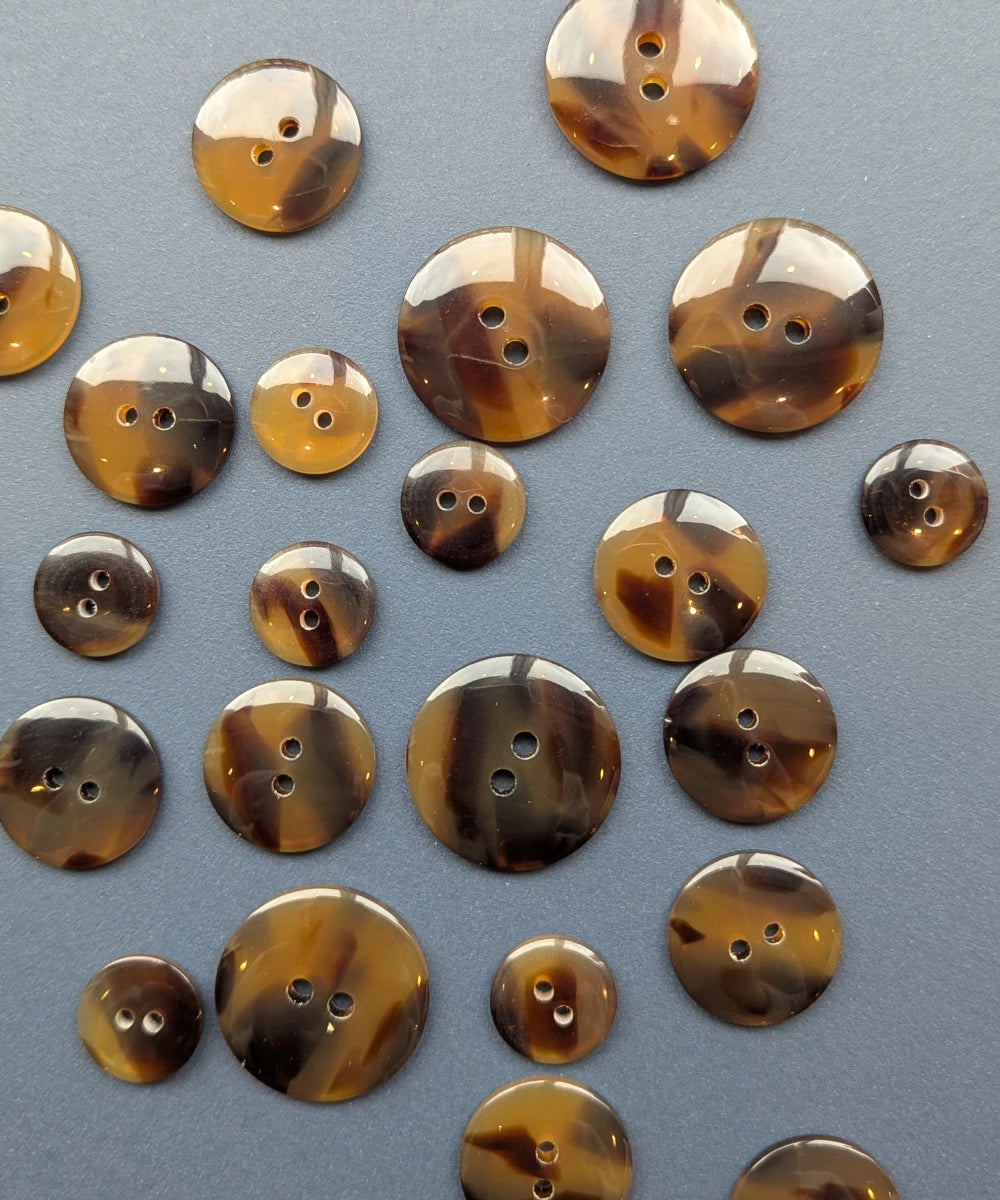 Knopf mit 2 Löchern, honigbraun aus Galalith in Hornoptik, ⌀ 15 mm, 20 mm, 25 mm