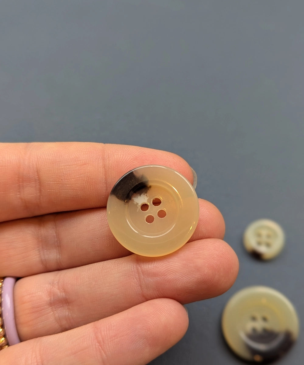 Knopf in Hornoptik mit 4 Löchern, aus Galalith ⌀ 12 mm, 23 mm