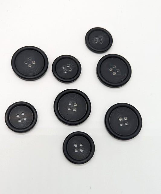 Knopf grau-schwarz in Hornoptik (matt), ⌀23 mm und ⌀28 mm