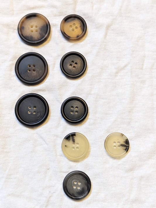 Knopf in Hornoptik (matt), diverse Farben und Größen